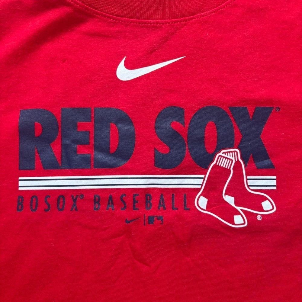 Women’s Nike Boston Red Sox T-shirt - Picture 2 of 3